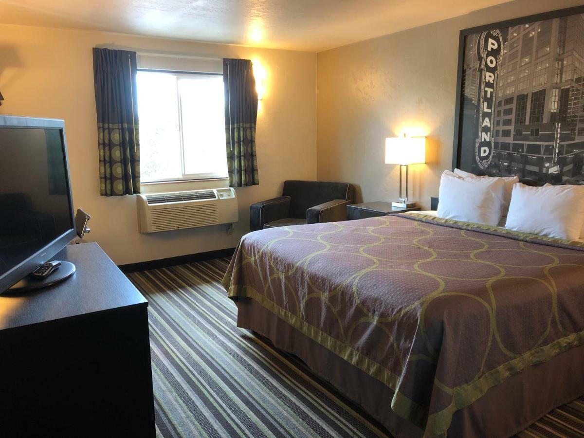 Super 8 By Wyndham Portland Airport Hotell Eksteriør bilde